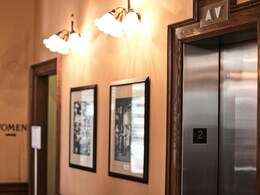 लिफ्ट नहीं ताबूत लग रहा है... इतनी छोटी Lift देख चकराया लोगों का दिमाग, बोले- इस रील को देखकर ही मेरा दम घुटने लगा