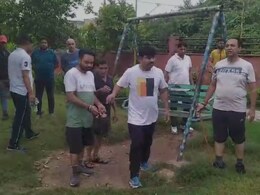 Rajasthan: धौलपुर कलेक्टर और एसपी ने सड़क पर उठाया कूड़ा, लोगों से की ये अपील