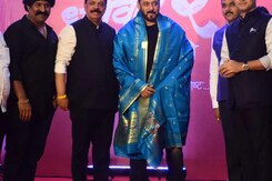 Salman Khan Posed On The Red Carpet Of A Film Screening In Style Salman Khan Posed On The Red Carpet Of A Film Screening In Style