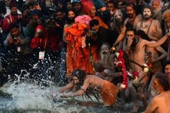 अखाड़ा परिषद से 13 महामंडलेश्वर निष्कासित, 112 संतों से मांगा जवाब