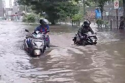 Heavy Rain Brings Mumbai To A Standstill, Trains Hit, Schools Shut Heavy Rain Brings Mumbai To A Standstill, Trains Hit, Schools Shut