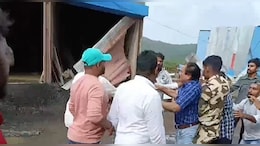वसईत भूमाफियांची दहशत, कारवाईसाठी गेलेल्या उपायुक्तावर हल्ला