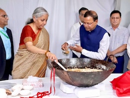 बजट 2024 से पहले वित्त मंत्री निर्मला सीतारमण ने अधिकारियों को परोसा हलवा, जानें क्यों होती है ये सेरेमनी?