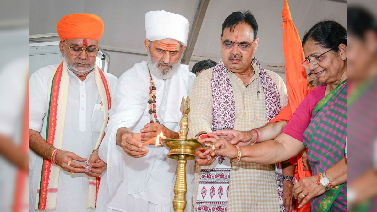 Rajasthan के मुख्यमंत्री भजन लाल शर्मा ने सोमनाथ स्वाभिमान पर्व में हिस्सा लिया 2 Rajasthan Politics: सीएम भजनलाल शर्मा का ऐलान, 70 हजार से अधिक पदों पर होंगी भर्तियां | CM Bhajanlal Sharma's announcement, recruitment will be done on more than 70 thousand posts