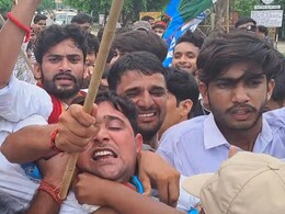 छात्रसंघ चुनाव को लेकर NSUI का विरोध-प्रदर्शन, पुलिस से धक्का-मुक्की के बाद छात्रों ने दी यह चेतावनी छात्रसंघ चुनाव को लेकर NSUI का विरोध-प्रदर्शन, पुलिस से धक्का-मुक्की के बाद छात्रों ने दी यह चेतावनी