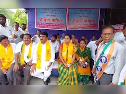 Jalgaon Politics : जळगावमध्ये भाजप नेत्याच्या उपोषणाला ठाकरे गटाच्या नेत्याचा पाठिंबा,  राजकीय चर्चांना उधाण