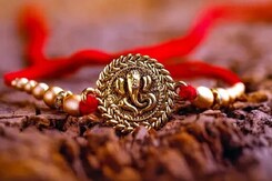 पोस्टमैन की एक खास पहल, घर  बैठे भेज सकेंगे राखी और मिठाईयां