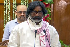 Hemant Soren Visits Leader of Opposition In Lok Sabha Rahul Gandhi & Mallikarjun Kharge Hemant Soren Visits Leader of Opposition In Lok Sabha Rahul Gandhi & Mallikarjun Kharge