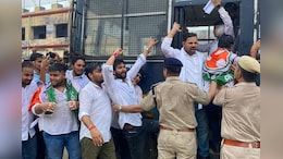 यूथ कांग्रेस के कार्यकर्ता गए थे रेल रोकने, पुलिस ने रेलवे स्टेशन के बाहर ही...