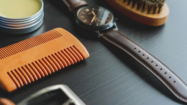 From Neem Comb To Silicon Brush: A Guide To Types Of Combs