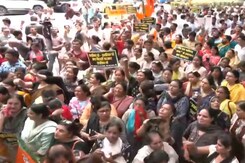 दिल्ली कोचिंग सेंटर हादसे पर BJP का AAP के खिलाफ प्रदर्शन दिल्ली कोचिंग सेंटर हादसे पर BJP का AAP के खिलाफ प्रदर्शन