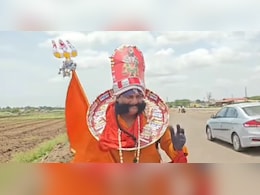 उलट्या पायाने चालणारा वारकरी, वारीमध्ये 'या' अवलियाची चर्चा उलट्या पायाने चालणारा वारकरी, वारीमध्ये 'या' अवलियाची चर्चा
