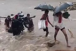 छत्तीसगढ़ में भारी बारिश से कई जिलों में बाढ़ के हालात छत्तीसगढ़ में भारी बारिश से कई जिलों में बाढ़ के हालात