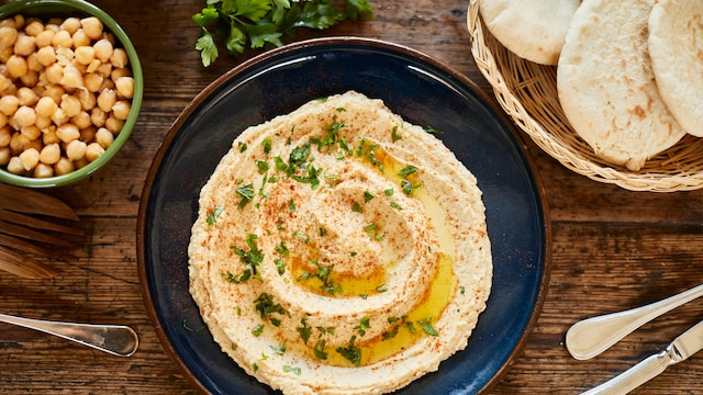 She shares that paneer contains slow-digesting casein protein, which aids muscle recovery