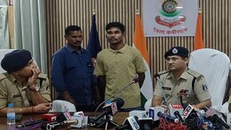 Naxalite surrender: कबीरधाम में 25 लाख के दो इनामी नक्सलियों ने किया सरेंडर, छत्तीसगढ़-MP-महाराष्ट्र में थे सक्रिय