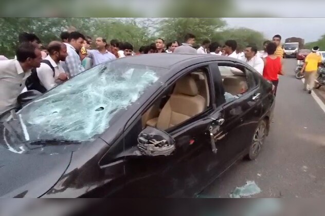 यासीन की कार पर बदमाशों ने हमला कर दिया यासीन की कार पर बदमाशों ने हमला कर दिया
