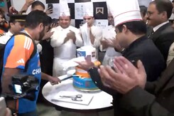 Rohit Sharma's T20 World Cup Champions Get Grand Welcome At Airport, Cut Special Cake Rohit Sharma's T20 World Cup Champions Get Grand Welcome At Airport, Cut Special Cake