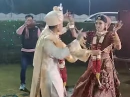 VIDEO: हरियाणवी गाने पर अपनी ही शादी में नहीं देखी होगी दूल्हा-दुल्हन की ऐसी जुगलबंदी, किया ऐसा डांस बॉलीवुड को भी कर दिया फेल VIDEO: हरियाणवी गाने पर अपनी ही शादी में नहीं देखी होगी दूल्हा-दुल्हन की ऐसी जुगलबंदी, किया ऐसा डांस बॉलीवुड को भी कर दिया फेल