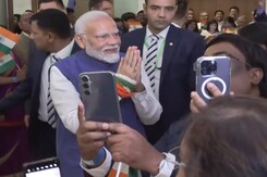 PM Modi Greets Indian Diaspora In Austria PM Modi Greets Indian Diaspora In Austria