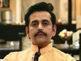 रवि किशन ने दिखाई गलती तो फूट फूट कर रोने लगी शिवानी कुमारी, एक्टर बोले-भाषा की आड़ में... रवि किशन ने दिखाई गलती तो फूट फूट कर रोने लगी शिवानी कुमारी, एक्टर बोले-भाषा की आड़ में...