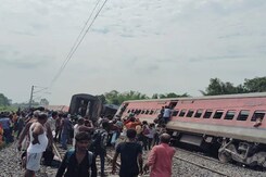 1 Passenger Dies As 12 Coaches Of Chandigarh-Dibrugarh Express Derail In UP 1 Passenger Dies As 12 Coaches Of Chandigarh-Dibrugarh Express Derail In UP