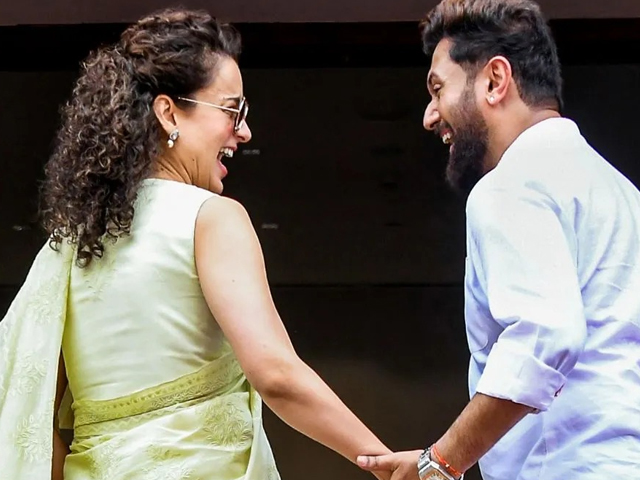 Anil Kapoor, Bobby Deol, Farhan Akhtar, Fardeen Khan At Producer Krishan Kumar\'s Daughter Tishaa Kumar\'s Funeral