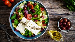 Have You Been Eating Your Salad The Wrong Way? Nutritionist Reveals