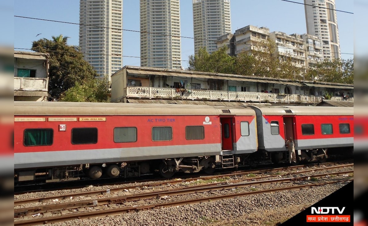 Ню Делхи разочарован железопътен пътник е ударил колегите си индийски