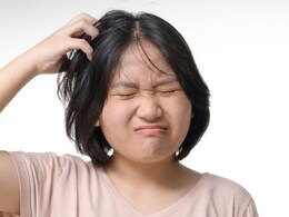 डैंड्रफ से बच्ची का सिर नजर आने लगा है सफेद, तो इस चीज से धो दीजिए उसके बाल, नहीं दिखेगी एक भी रूसी  डैंड्रफ से बच्ची का सिर नजर आने लगा है सफेद, तो इस चीज से धो दीजिए उसके बाल, नहीं दिखेगी एक भी रूसी