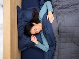 Sleeping Food: नींद न आने की समस्या से हैं परेशान तो आज ही शुरू कर दें इन फलों का सेवन, देखिए लिस्ट