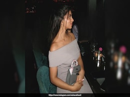 More Than Her Grey Dress, It Was Suhana Khan's Hermes Kelly Bag And Prada Hair Clip That She Slayed With More Than Her Grey Dress, It Was Suhana Khan's Hermes Kelly Bag And Prada Hair Clip That She Slayed With