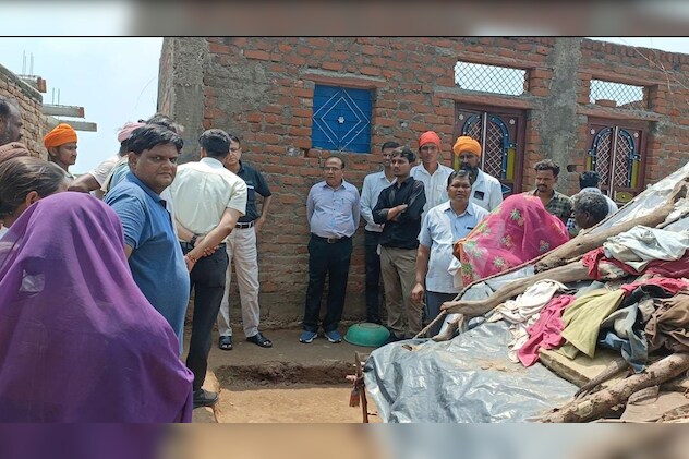 टीम डायरिया प्रभावित परिवार के घरों में पहुंचकर जांच की. टीम डायरिया प्रभावित परिवार के घरों में पहुंचकर जांच की.