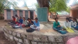 कैसे पढ़ेगी आपकी लाडली? देश के 98,500 स्कूलों में लड़कियों के लिए टॉयलेट ही नहीं!