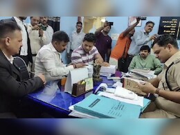 Raigarh: एसडीएम के विवादित बाबू ने कोर्ट के अंदर सीनियर वकील पर किया हमला, कार्रवाई की उठी मांग Raigarh: एसडीएम के विवादित बाबू ने कोर्ट के अंदर सीनियर वकील पर किया हमला, कार्रवाई की उठी मांग