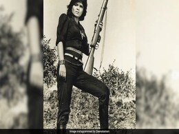 Zeenat Aman Was Pregnant During <i>Daku Hasina</i> Shoot: "To Hide My Belly, Crew Came Up With Creative Shots" Zeenat Aman Was Pregnant During <i>Daku Hasina</i> Shoot: "To Hide My Belly, Crew Came Up With Creative Shots"