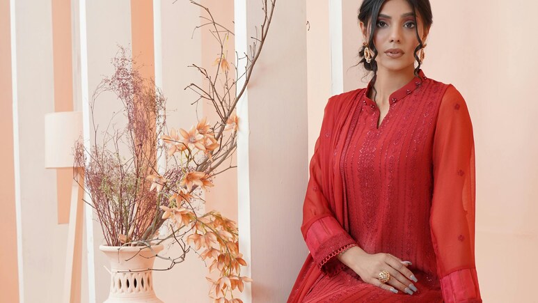 Anouk के शानदार एथनिक कलेक्शन पर पाएं 60% की छूट और बन जाएं पार्टी की शान Anouk के शानदार एथनिक कलेक्शन पर पाएं 60% की छूट और बन जाएं पार्टी की शान