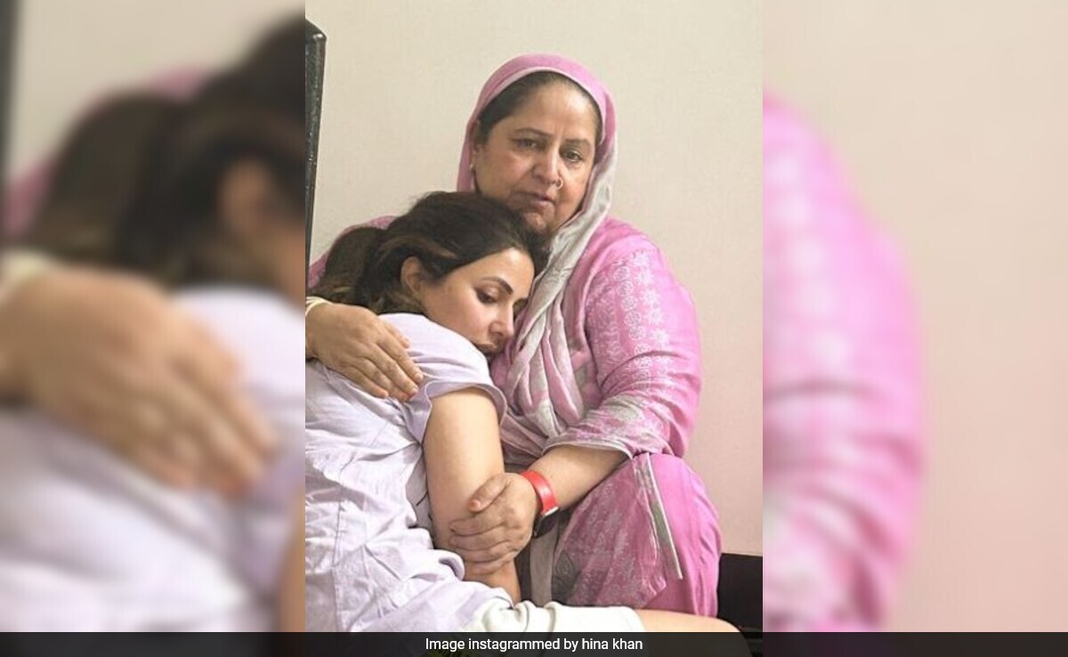 How Hina Khan's Mom Reacted To Actress' Stage 3 Breast Cancer Diagnosis: "Her World Crumbled Down"