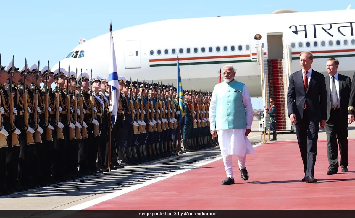 PM Modi Arrives in Moscow Live Updates: PM Modi Arrives In Russia, Receives Guard Of Honour