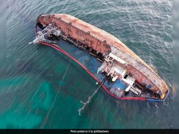 ओमान के पास डूबे ऑयल टैंकर से 8 भारतीयों को बचाया गया, बाकियों की तलाश जारी ओमान के पास डूबे ऑयल टैंकर से 8 भारतीयों को बचाया गया, बाकियों की तलाश जारी