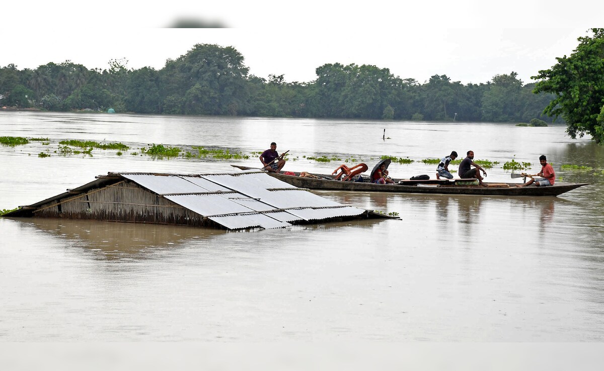 v3jvqi48_assam_625x300_05_July_24 बाढ़ से बिगड़े हालात के बीच 6 लोगों की मौत, 21 लाख से ज्यादा लोग प्रभावित