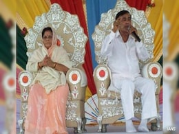 भोले बाबा के साथ बैठने वाली महिला कौन है? मई में इनके सत्संग से गायब बुजुर्ग के परिजनों का बड़ा दावा भोले बाबा के साथ बैठने वाली महिला कौन है? मई में इनके सत्संग से गायब बुजुर्ग के परिजनों का बड़ा दावा