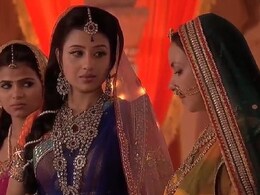 जोधा बेगम ने विक्की कौशल के गाने 'तौबा तौबा' पर किया डांस, परिधि शर्मा का मॉडर्न लुक देख फैंस बोले- आपका हुनर कमाल का है जोधा बेगम ने विक्की कौशल के गाने 'तौबा तौबा' पर किया डांस, परिधि शर्मा का मॉडर्न लुक देख फैंस बोले- आपका हुनर कमाल का है