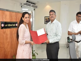 Doctor Who Saved Man's Life With CPR At Delhi Airport Honoured Doctor Who Saved Man's Life With CPR At Delhi Airport Honoured