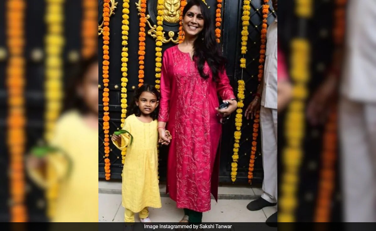Sakshi Tanwar On Being Single Mother To Daughter Dityaa: "It's Challenging"
