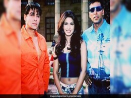 Priyanka Chopra Shares Throwback Pic With Akshay Kumar And Salman Khan From The Sets Of <i>Mujhse Shaadi Karogi </i> Priyanka Chopra Shares Throwback Pic With Akshay Kumar And Salman Khan From The Sets Of <i>Mujhse Shaadi Karogi </i>