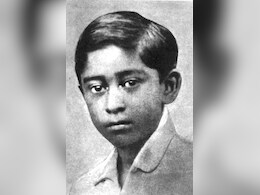 बॉलीवुड का मशहूर सिंगर है इस फोटो में नजर आ रहा बच्चा, शरारत और मस्ती करते हुए गा देते थे पूरा गाना
