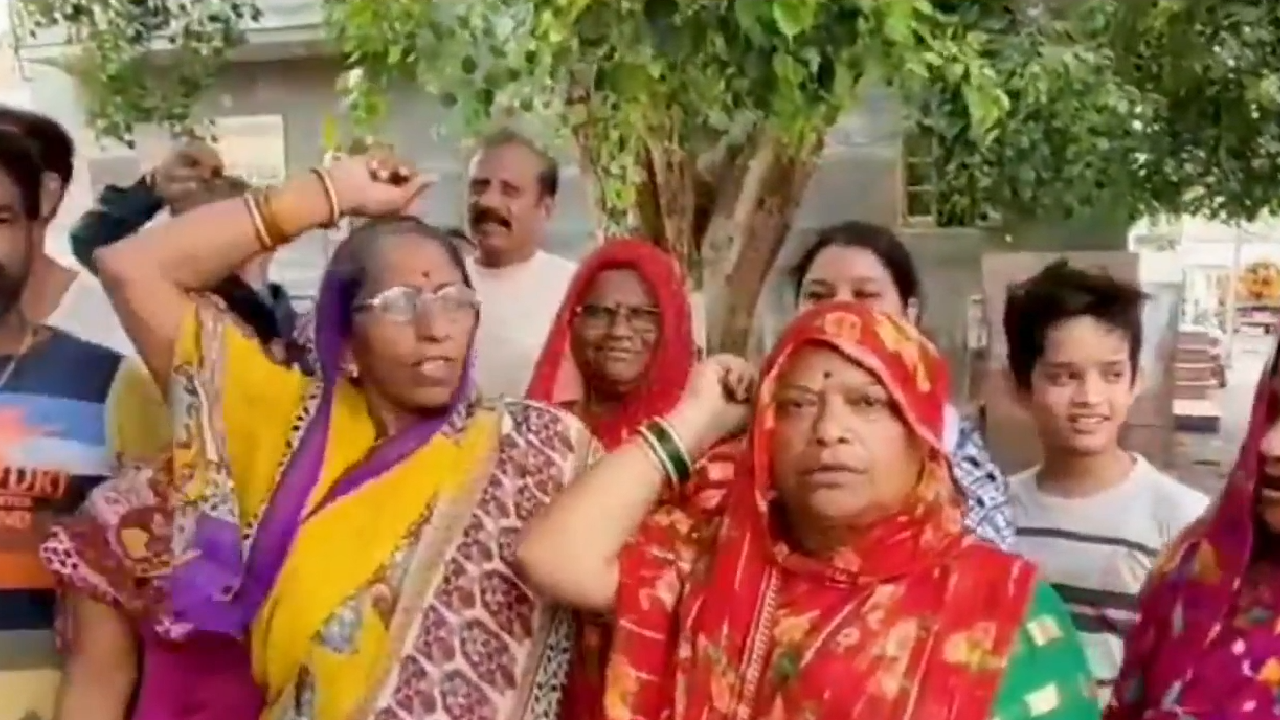 Bikaner News: घरों में घुस रहे गंदे पानी से नाराज लोगों ने किया विरोध प्रदर्शन | Weather Alert