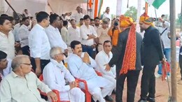 Rajasthan Politics: स्वतंत्रता दिवस समारोह के बीच नाराज हुए विधायक यूनुस खान, मंच से उतरकर जनता के बीच बैठे