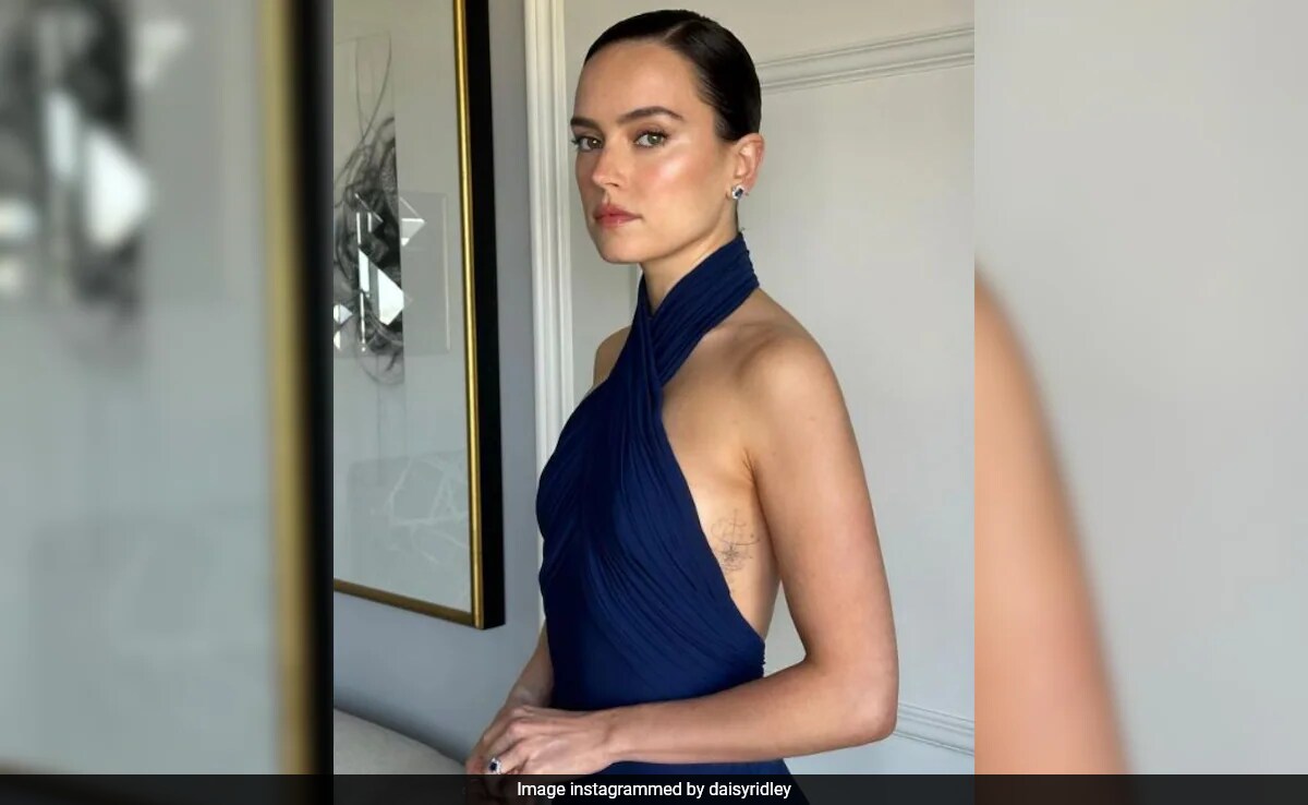 daisy ridley blue dress Boutonniere & Wrist Corsage Set (BWC14)