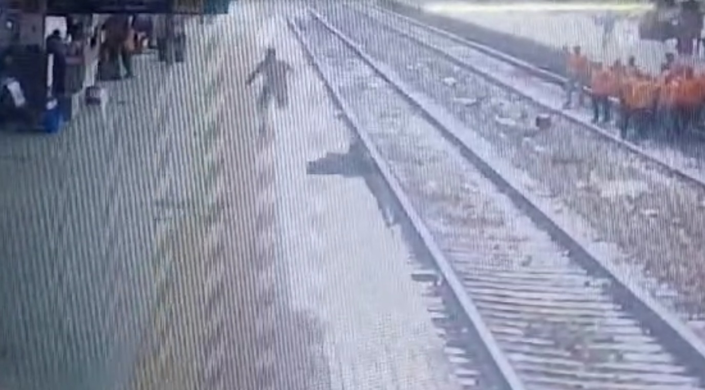 Video: Woman Hit By Train While Crossing Railway Tracks On Platform ...